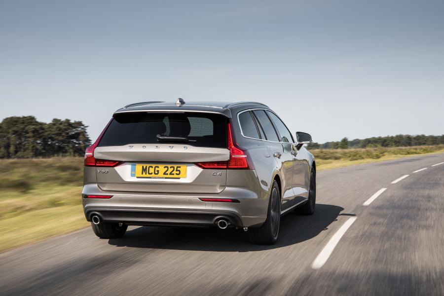  Volvo V60 D4 Momemtum 2018 года  (UK) (фото 21 из 40)